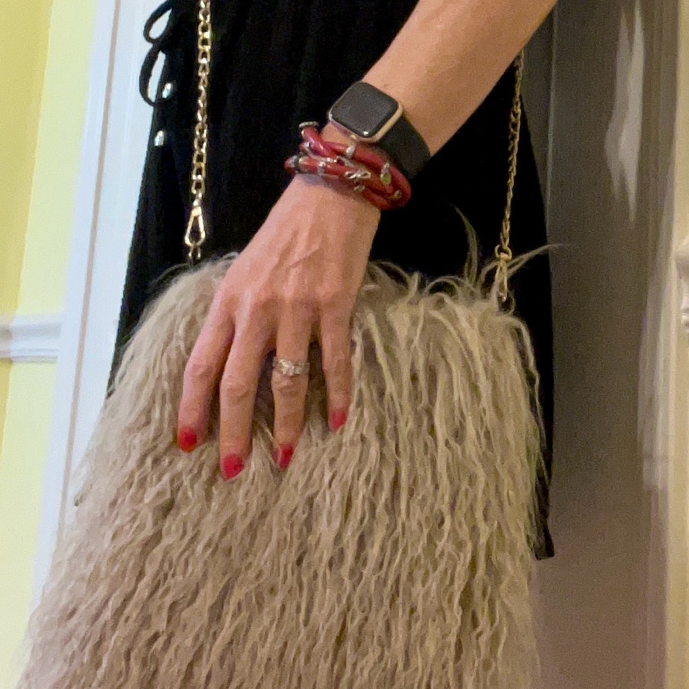 2 Chic Cream Fluffy Crossbody Bag - Picture 4 of 7